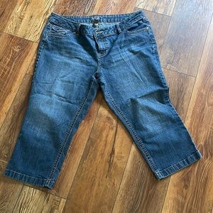 Apt. 9 Size 16P.  Capri Jeans. Gently used. Great condition!